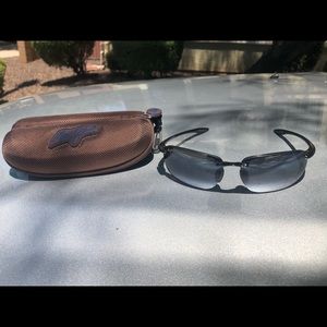 Maui Jim HOOKIPA 402-2 sunglasses & case polarize